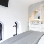 1 Chapel Place