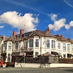 Brookside Hotel & Restaurant