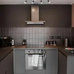Stylish & Recently Refurbished Chester Apartment - Up To 6