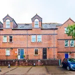 City Centre Apartment Free Parking And Luxury Finishes