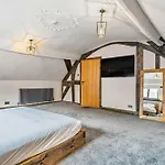 Quirky Retreats - Chester Rose