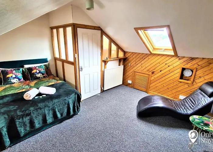 Lovely Spacious 5 Bedroom Home Near Chester City Centre
