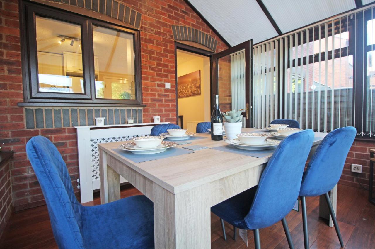 The Barwoods - Modern Spacious In - Parking *