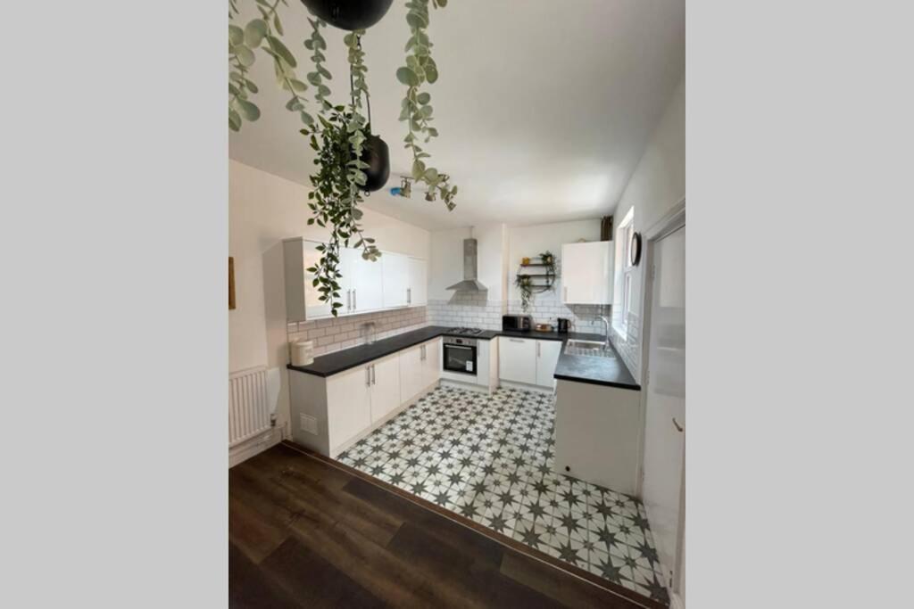Queens Boutique House Centre With Parking * Chester