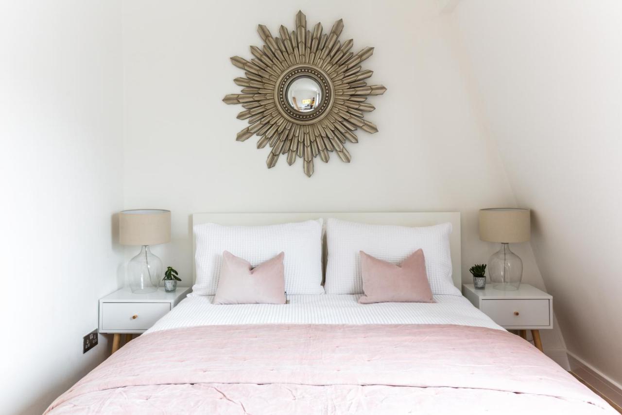 Apartment The Penthouses, 9 Albion Mews *