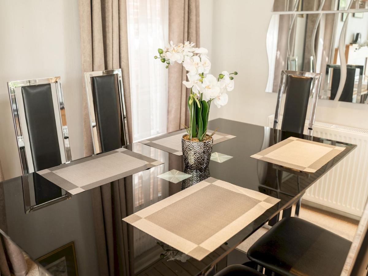 Pass The Keys The At Point House Farm - Sleeps Up To 6 * Chester
