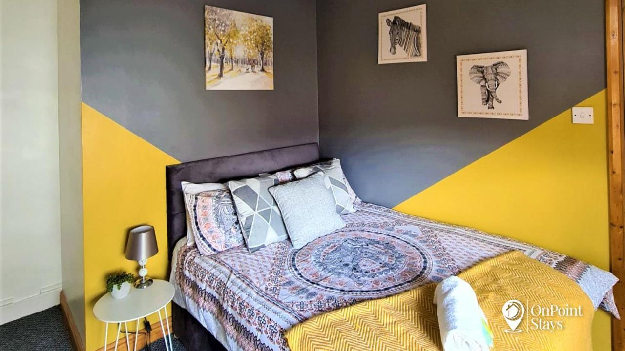 Lovely Spacious 5 Bedroom Near City Centre Apartment *