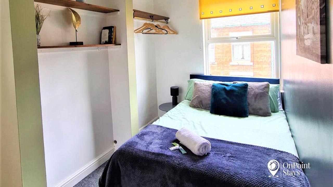 Lovely Spacious 5 Bedroom Near City Centre Apartment *