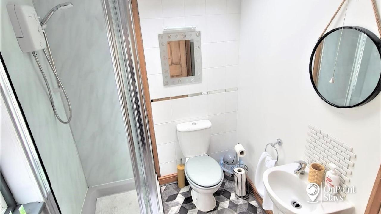Lovely Spacious 5 Bedroom Near City Centre * Chester