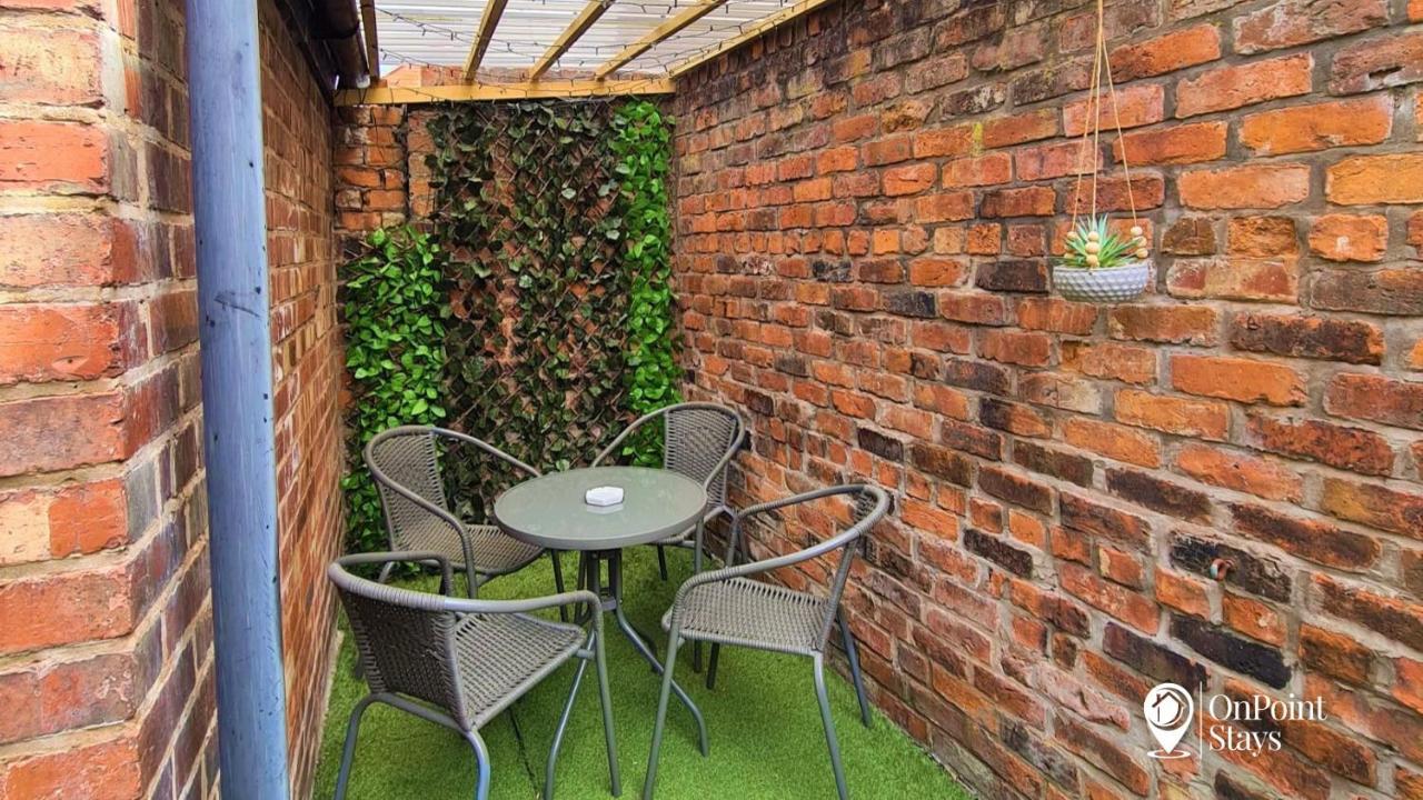 Lovely Spacious 5 Bedroom Near City Centre Apartment *