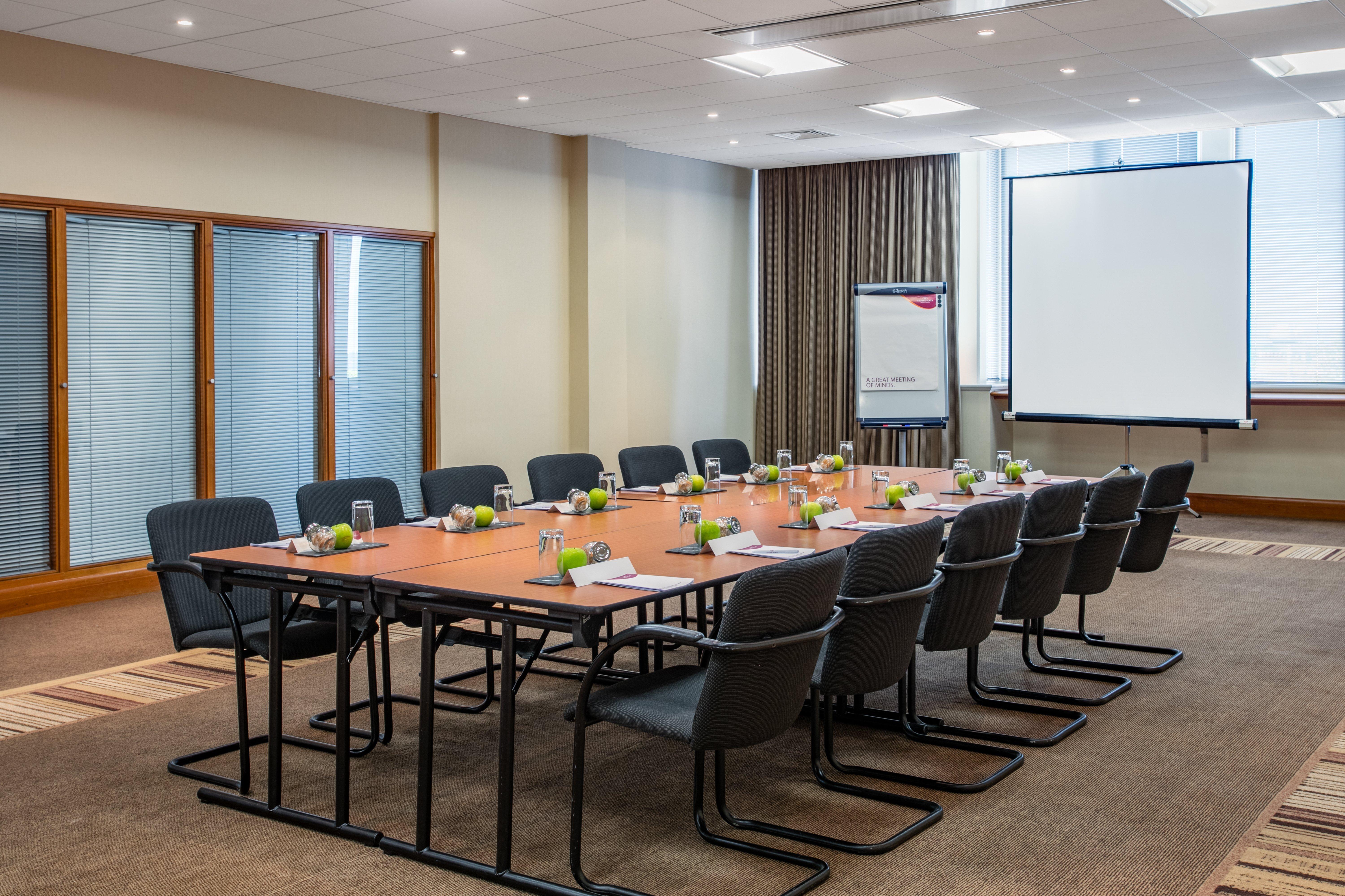 Crowne Plaza By Ihg Hotel 4*