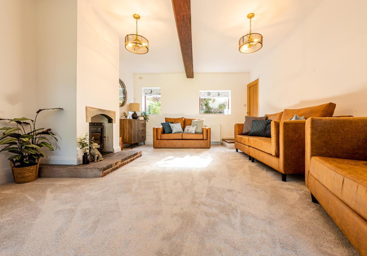 No1 Little Barrow Barns - Sleeps 10 Holiday home