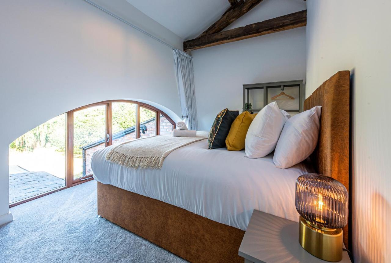 No1 Little Barrow Barns - Sleeps 10 Chester