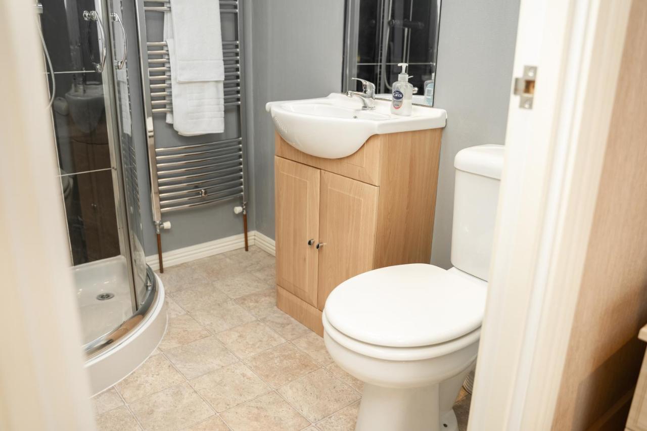 Pass The Keys The At Point House Farm - Sleeps Up To 6 Holiday home Chester