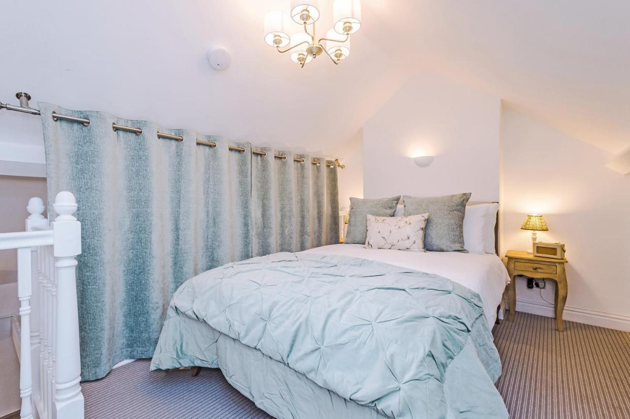 Country Charm Sleeps 4 & Free Parking Holiday home