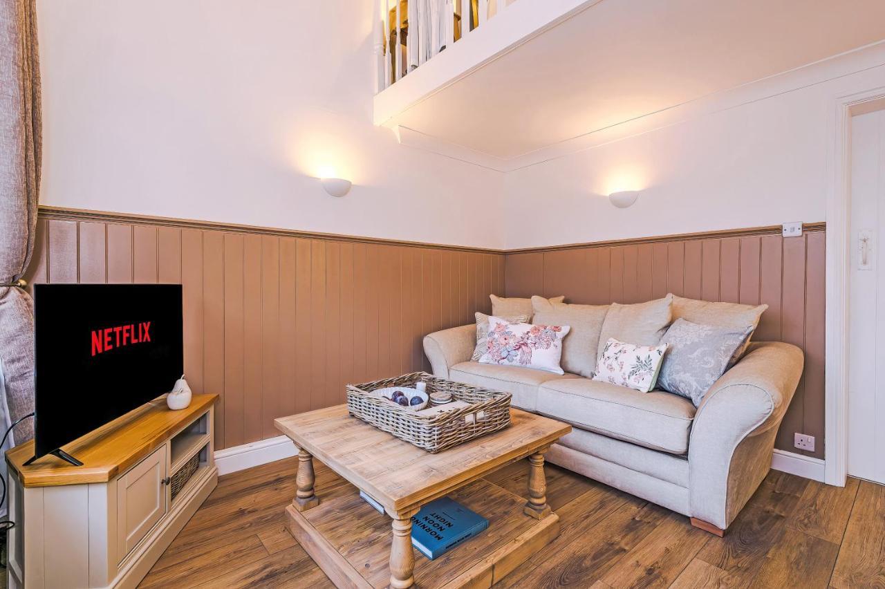 Country Charm Sleeps 4 & Free Parking Holiday home