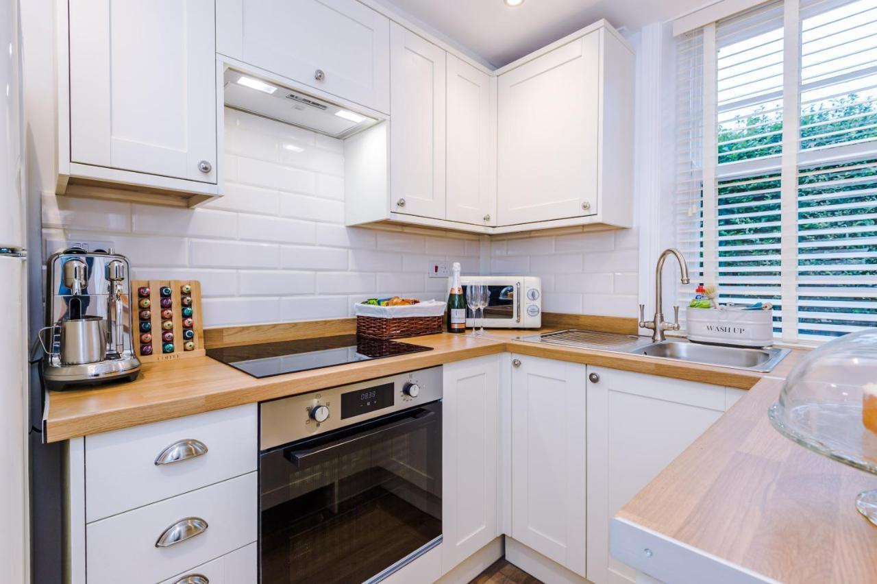 Country Charm Sleeps 4 & Free Parking Holiday home Chester