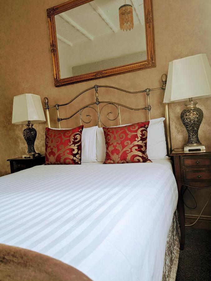 Brookside & Restaurant 3*