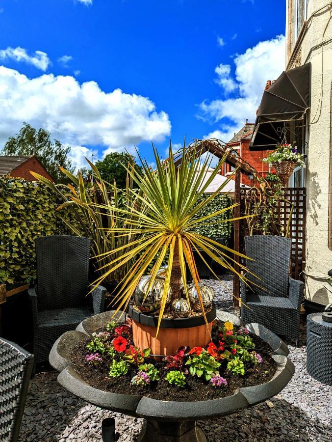 Brookside & Restaurant Hotel