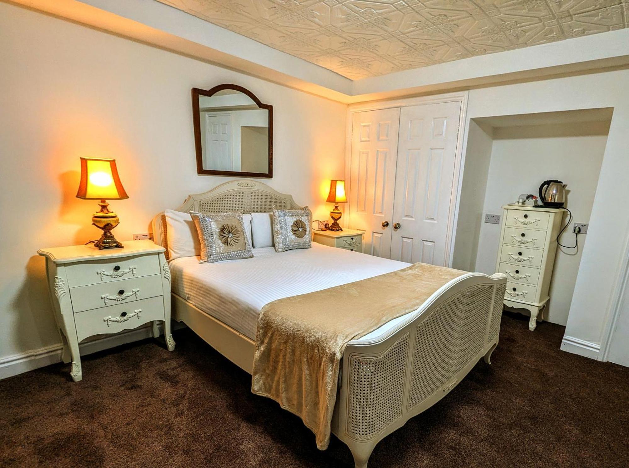 Hotel Brookside & Restaurant
