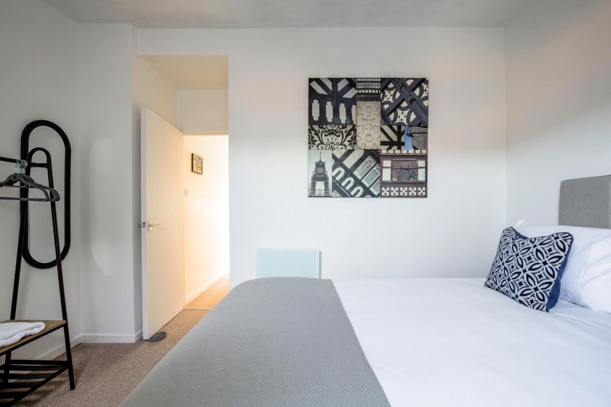 Stays - Value With Free Parking In The Heart Of