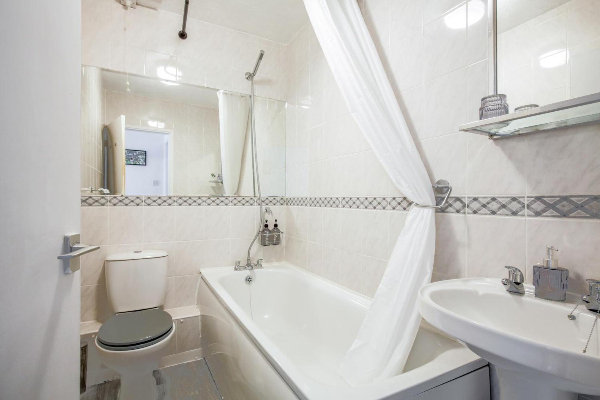 Stays - Value With Free Parking In The Heart Of Apartment