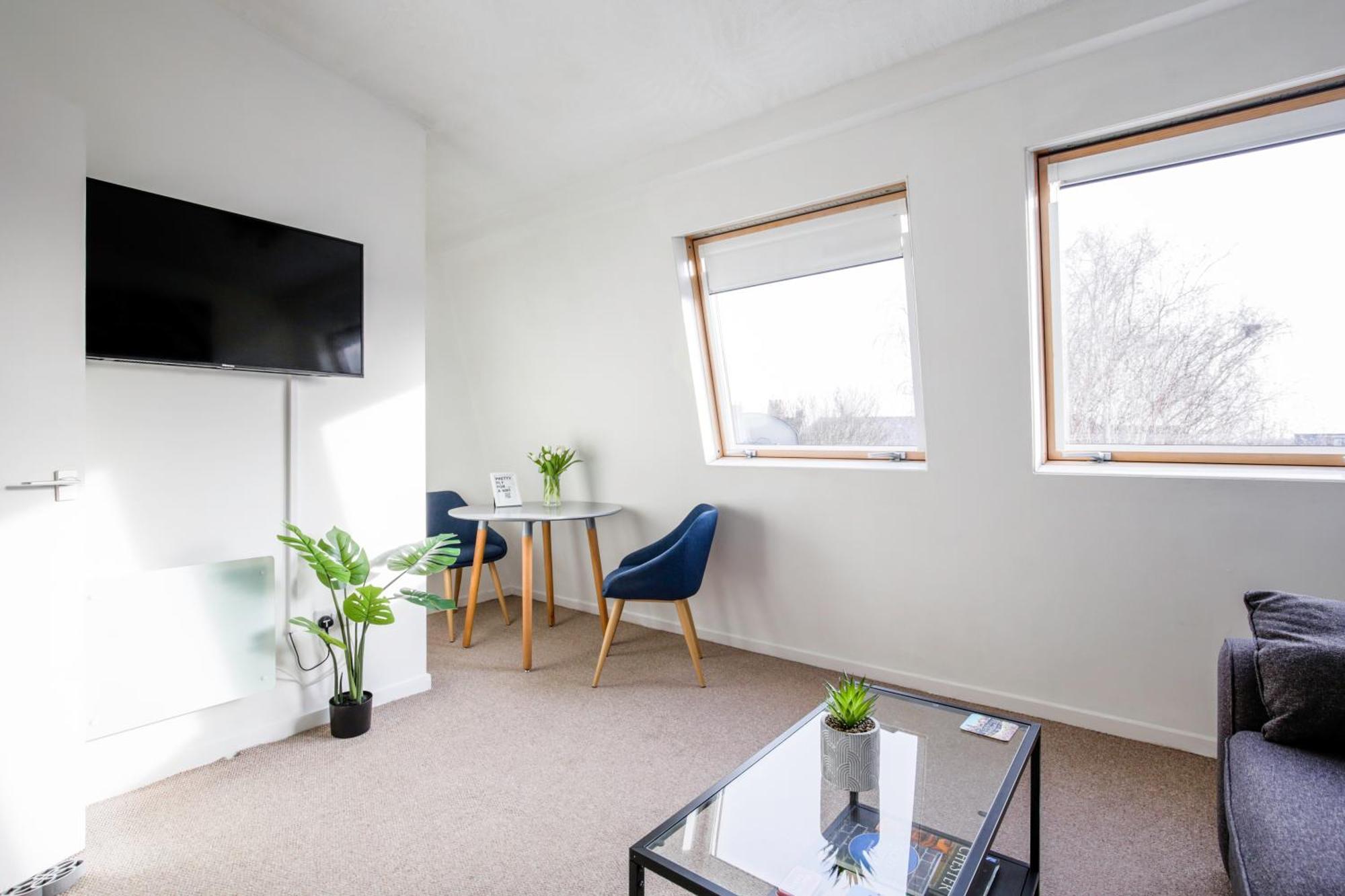 Stays - Value With Free Parking In The Heart Of