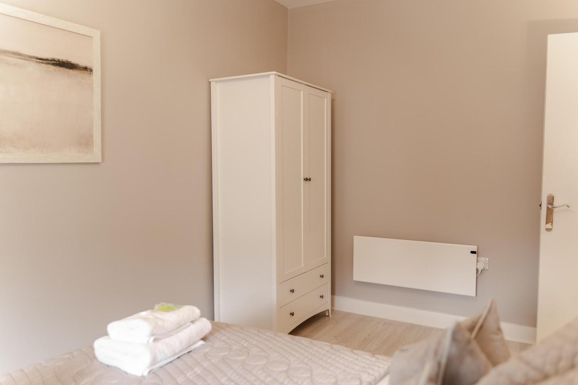 Stylish & Recently Refurbished - Up To 6 Apartment *