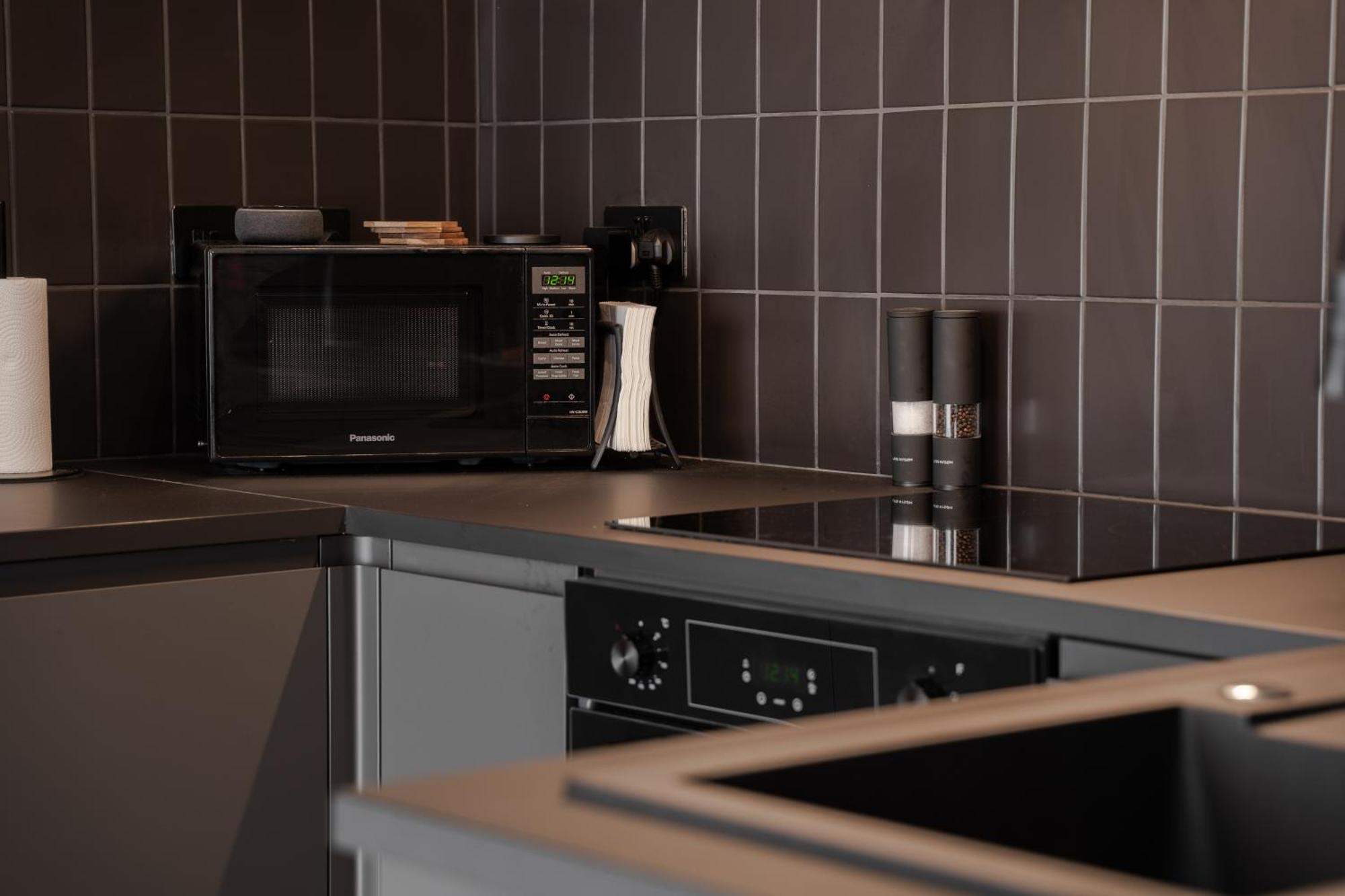 Stylish & Recently Refurbished - Up To 6 *