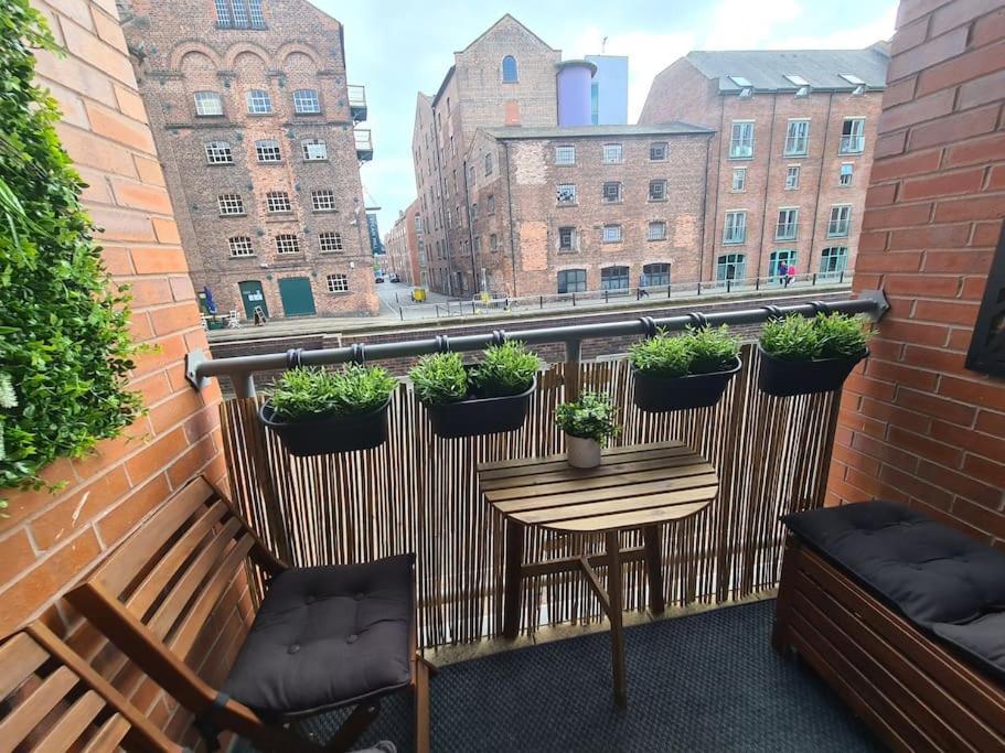 Stylish & Recently Refurbished - Up To 6 Apartment