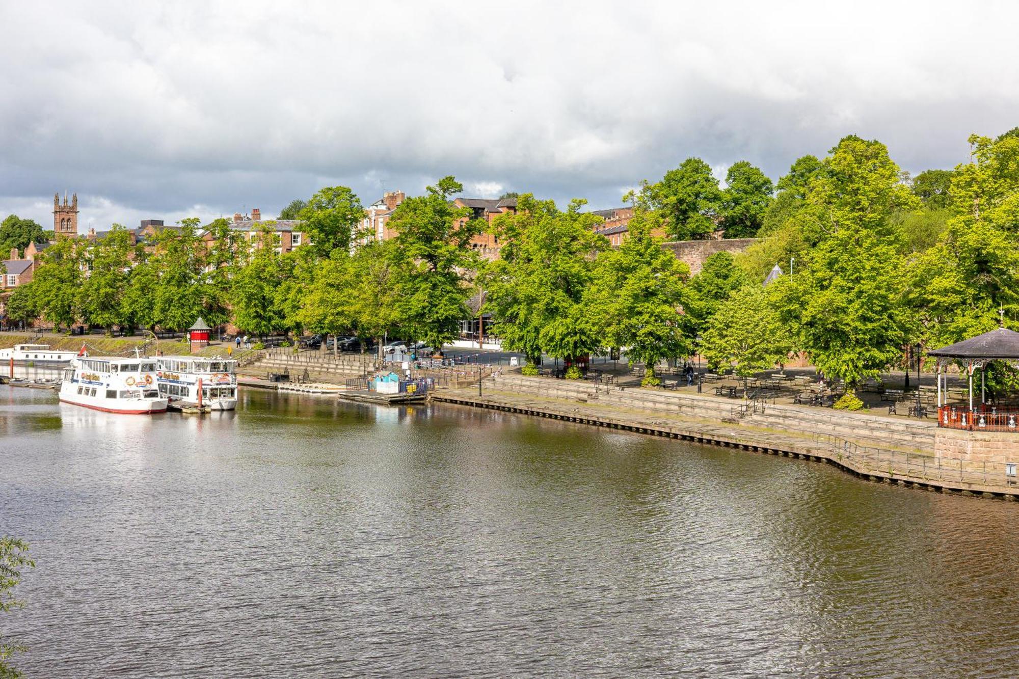 Holiday home Country Charm Sleeps 4 & Free Parking *