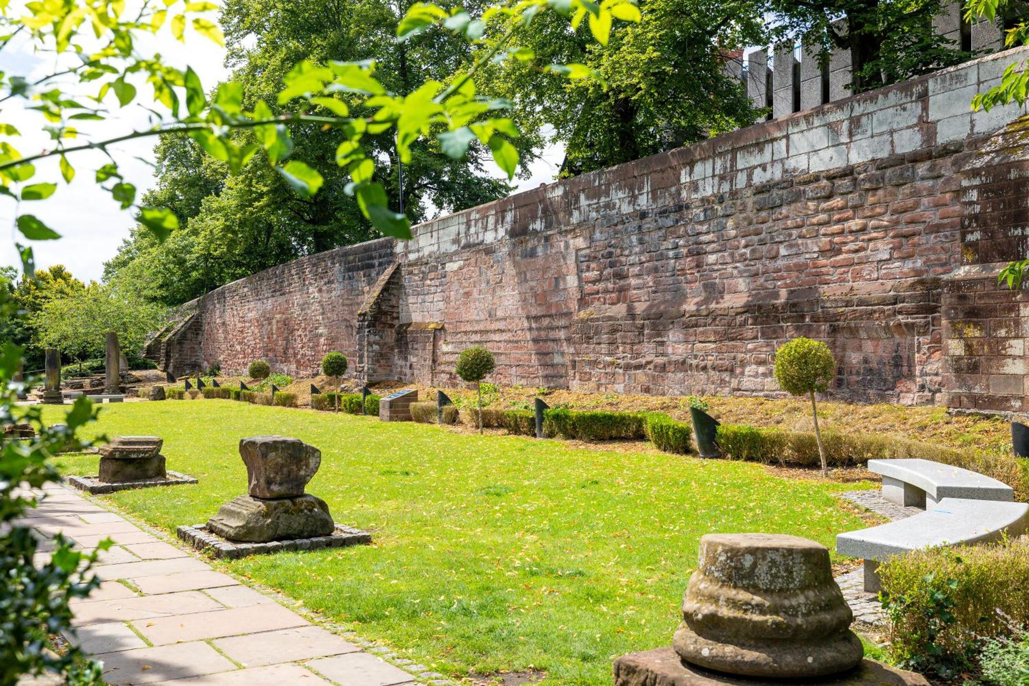 Country Charm Sleeps 4 & Free Parking Holiday home Chester