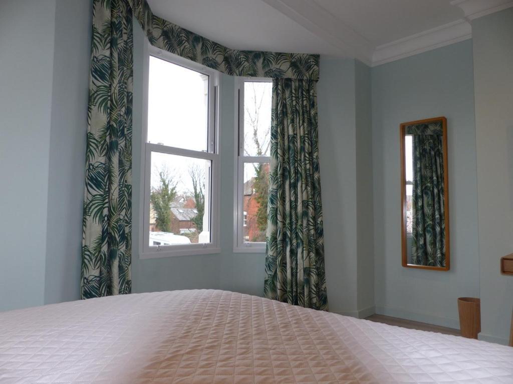 Hotel Hamilton Court Hoole