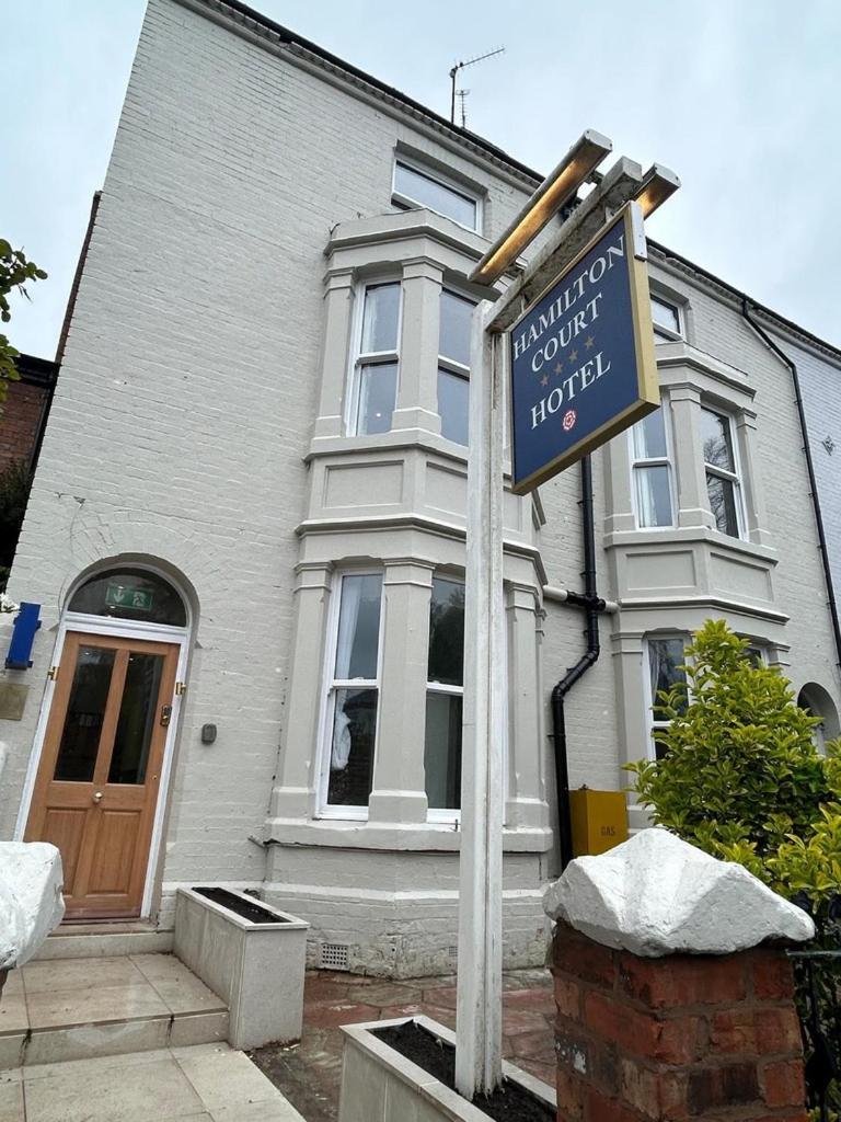 Hotel Hamilton Court Hoole 3*