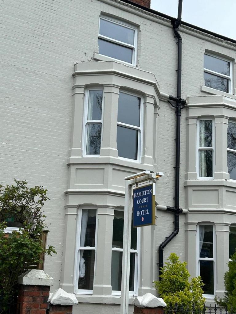 Hotel Hamilton Court Hoole 3*