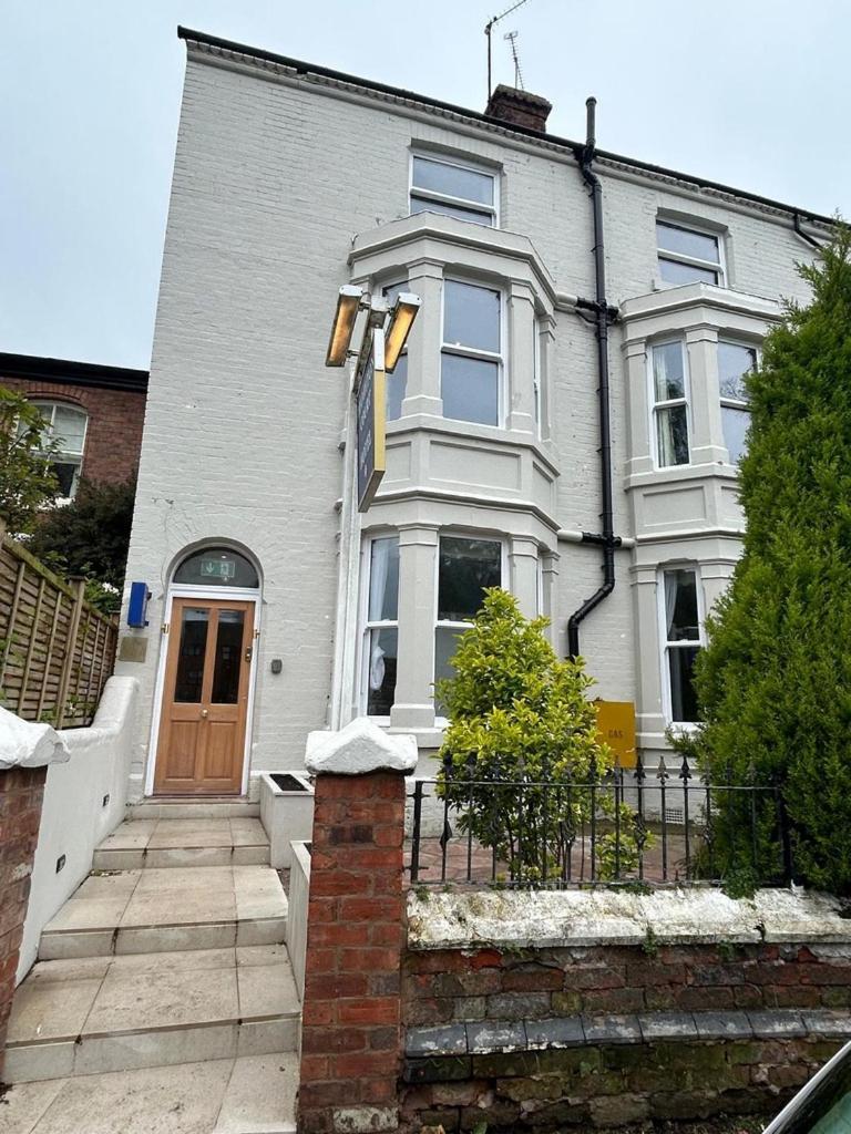 Hotel Hamilton Court Hoole 3*