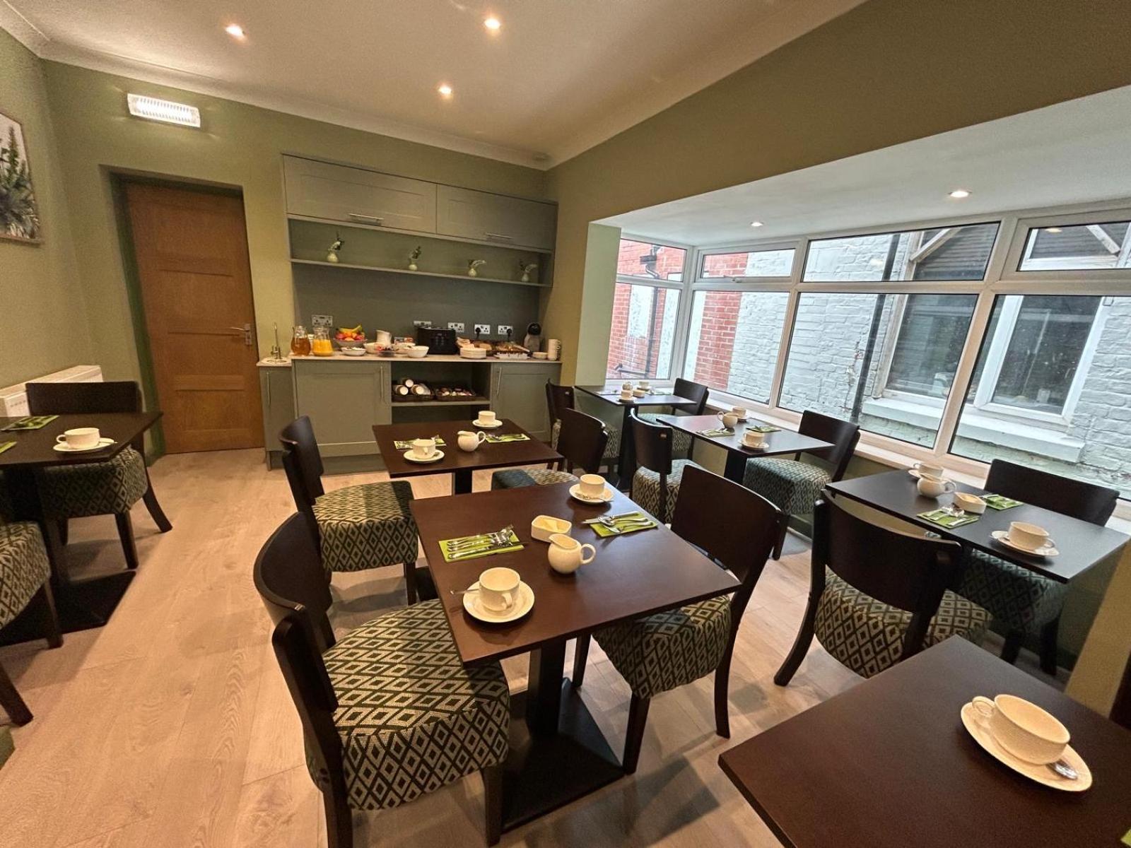 Hamilton Court Hoole 3*