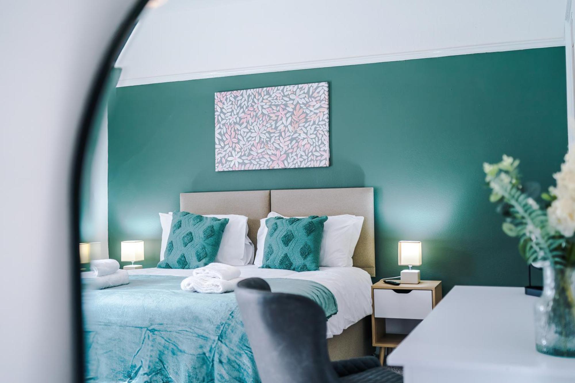 Serene & Contemporary Hoole House Holiday home *