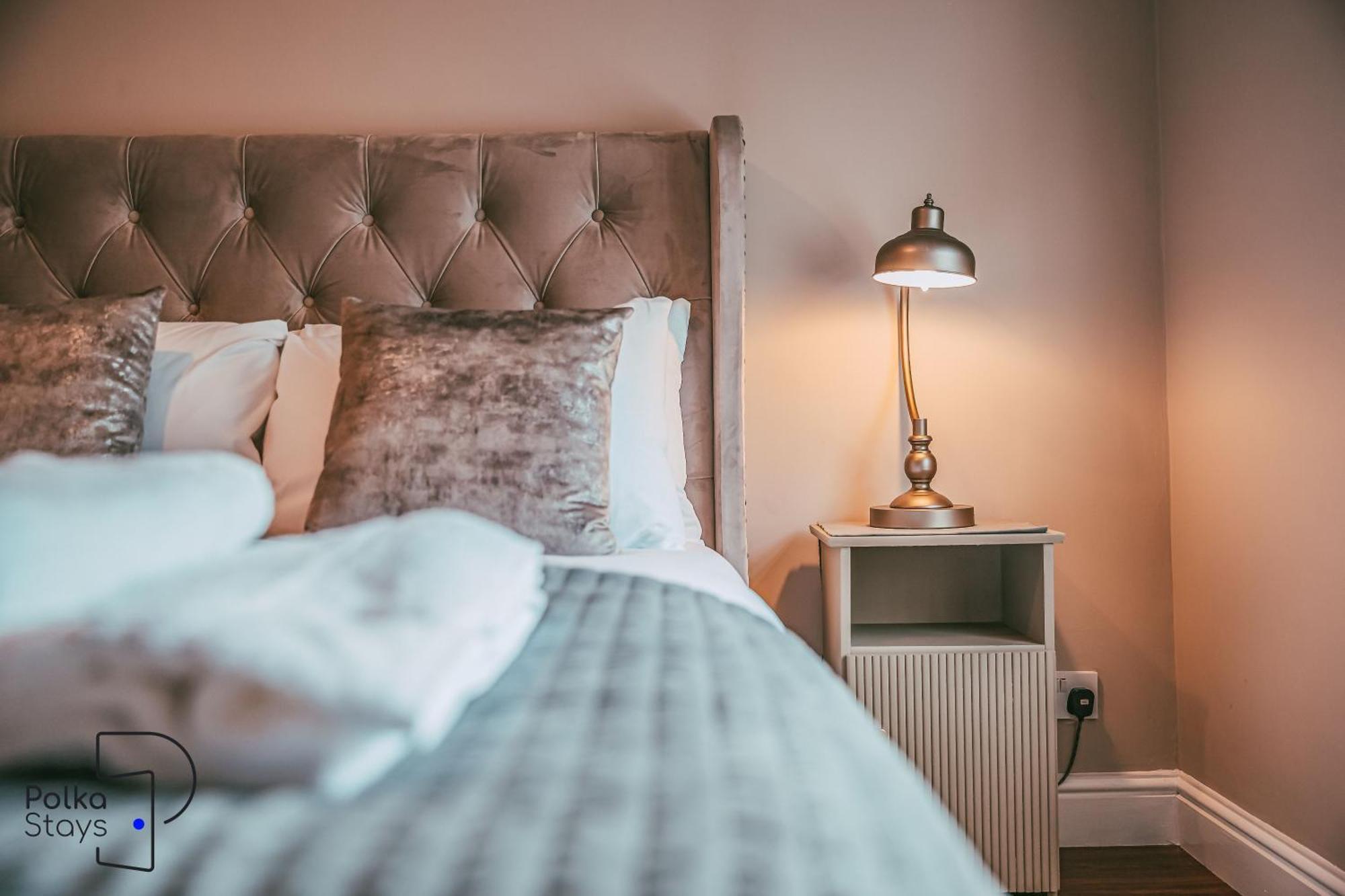 Rows At Bridge Street, Centre - Luxury By Polkastays Apartment *