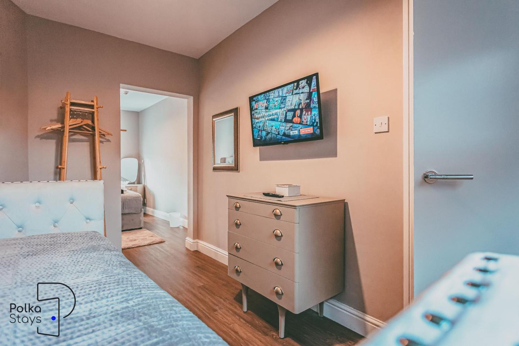 Rows At Bridge Street, Centre - Luxury By Polkastays Apartment
