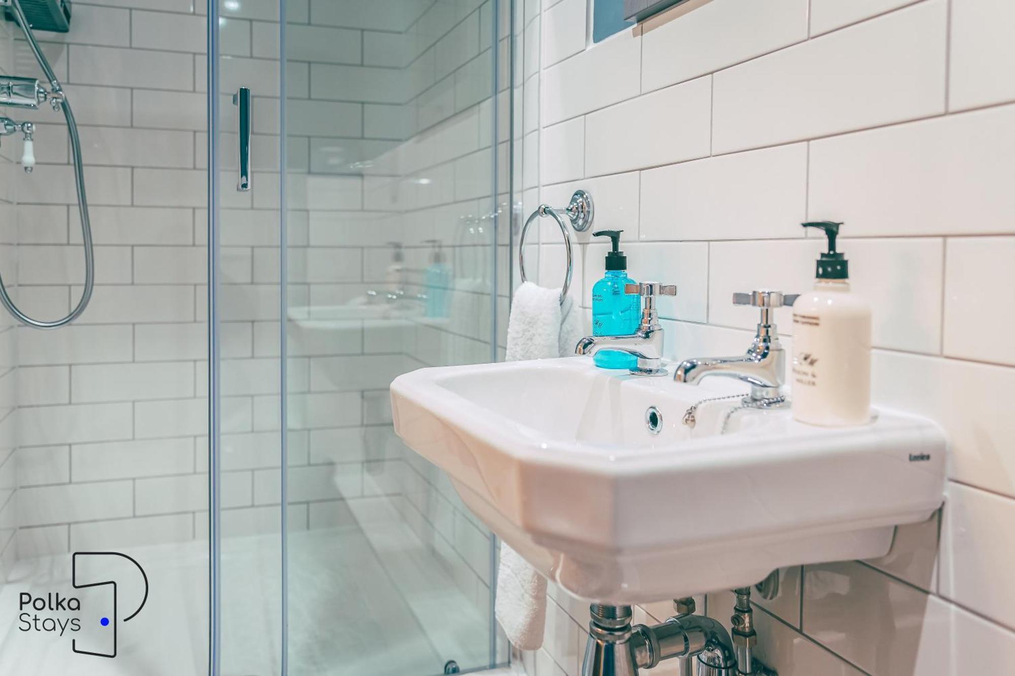 Apartment Rows At Bridge Street, Centre - Luxury By Polkastays *
