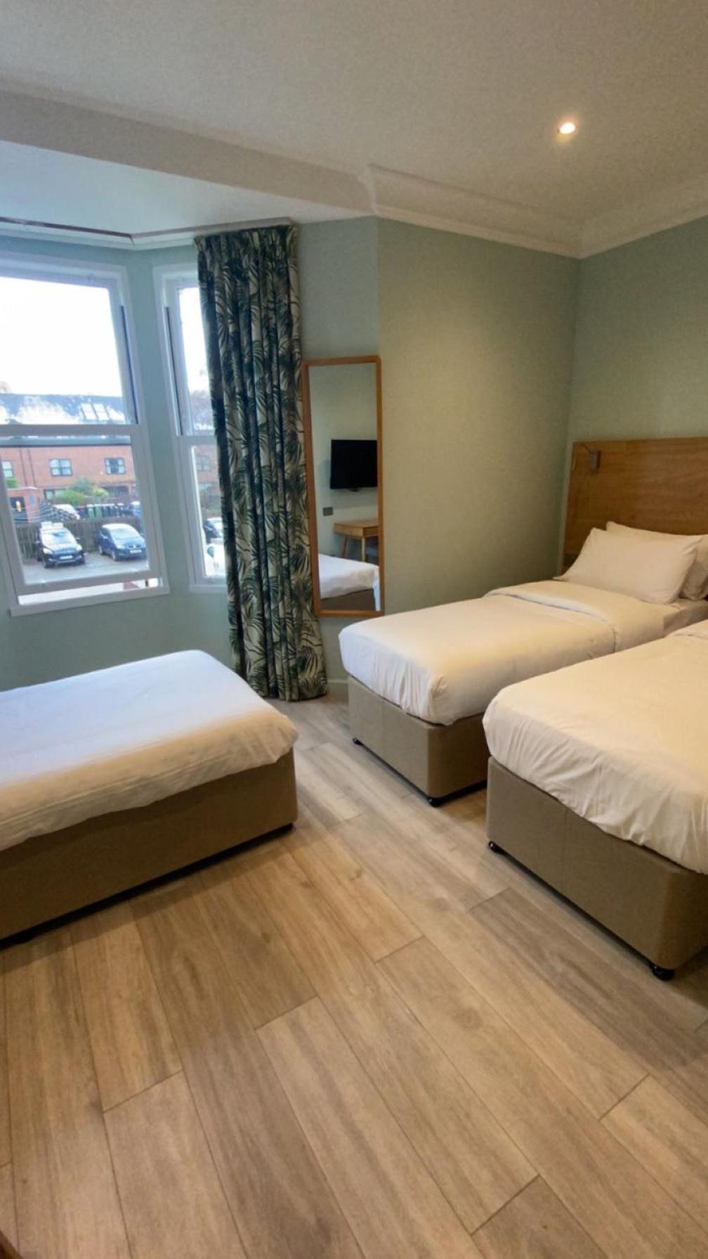 Hamilton Court Hoole 3*
