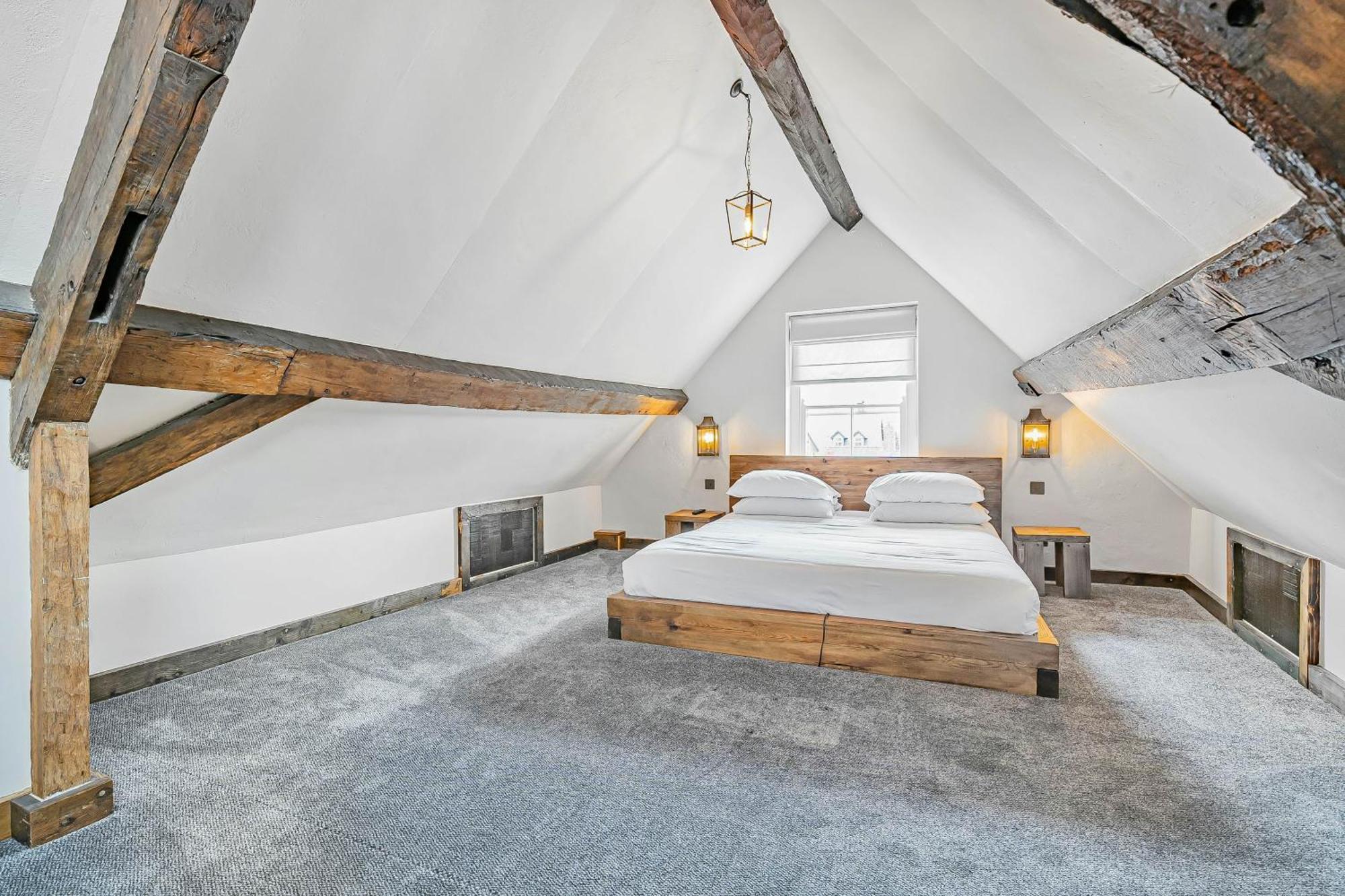 Quirky Retreats - Rose *