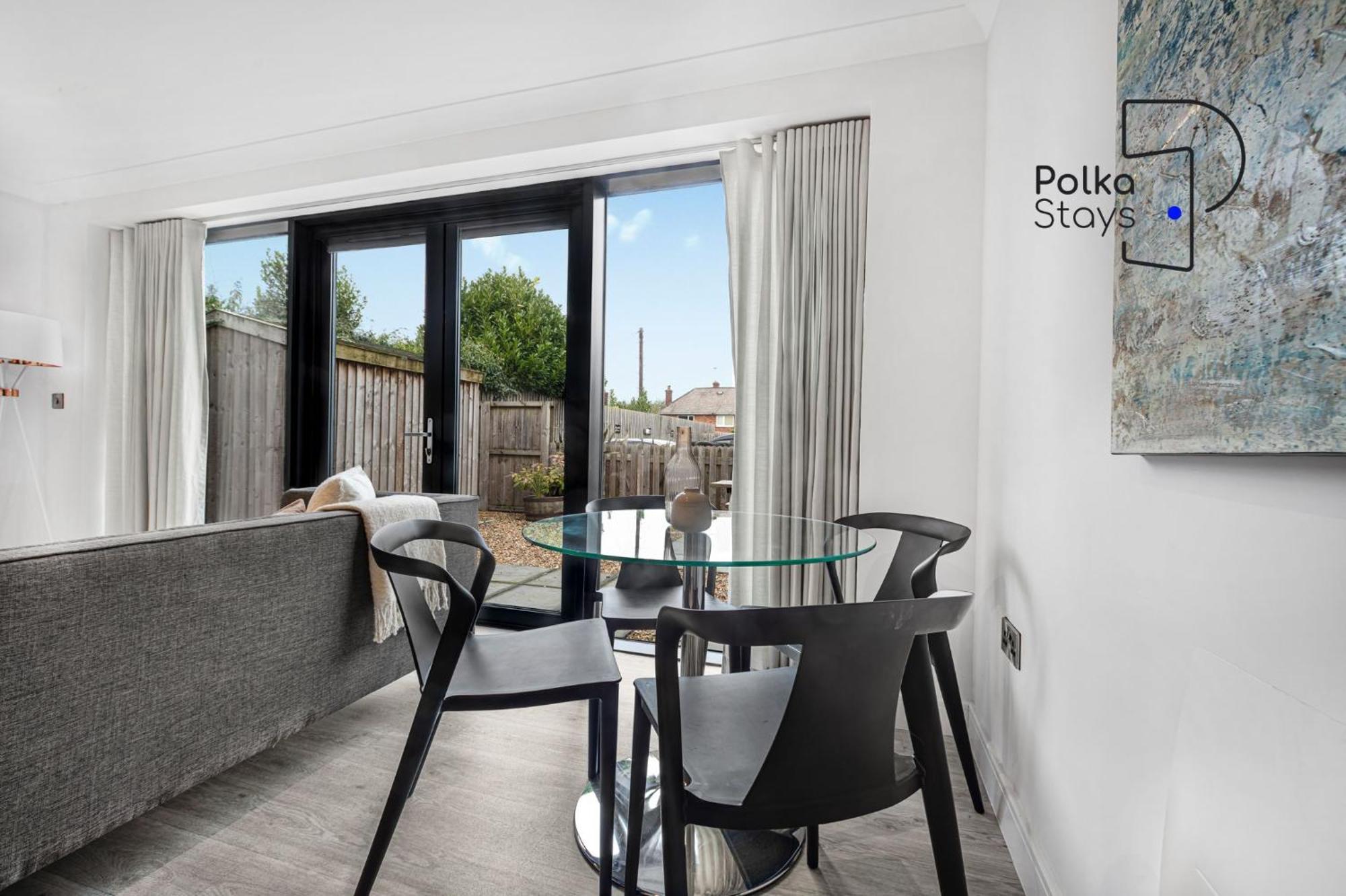 The Stables, - Luxury By Polkastays Apartment Chester