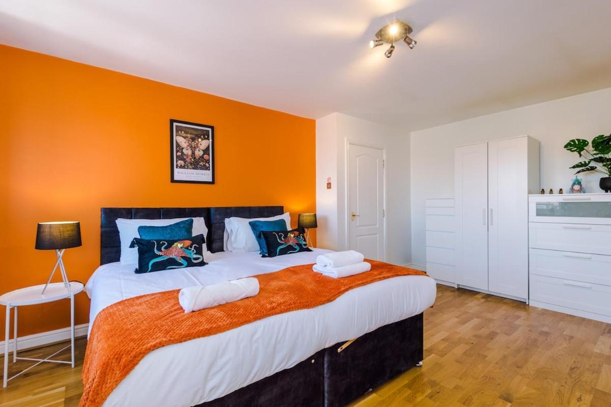 Comfy & Convenient 2br Near Apartment *