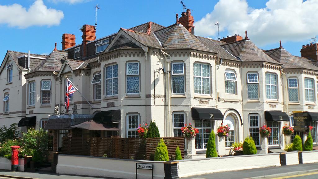 Brookside & Restaurant 3*