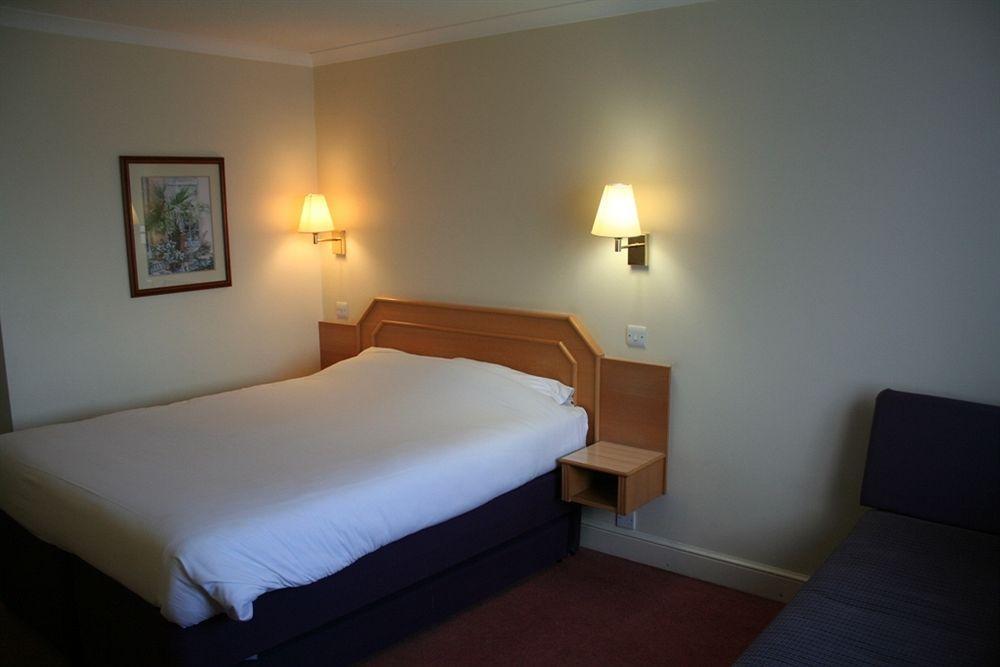 Days East Hotel
