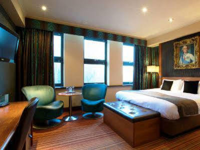 Kings At The Queen 4*