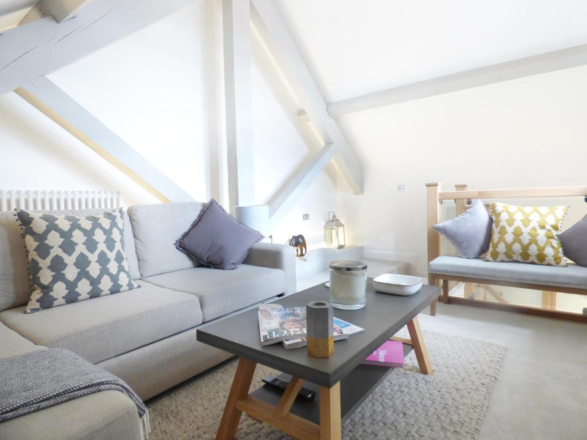 1 Chapel Place *