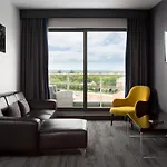 Roomzzz Aparthotel Chester City
